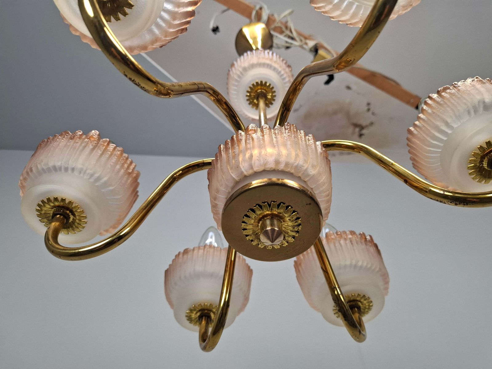 1960s Czech Mid Century Brass And železný Brod Frosted Glass Six Arm Chandelier photo vinterior