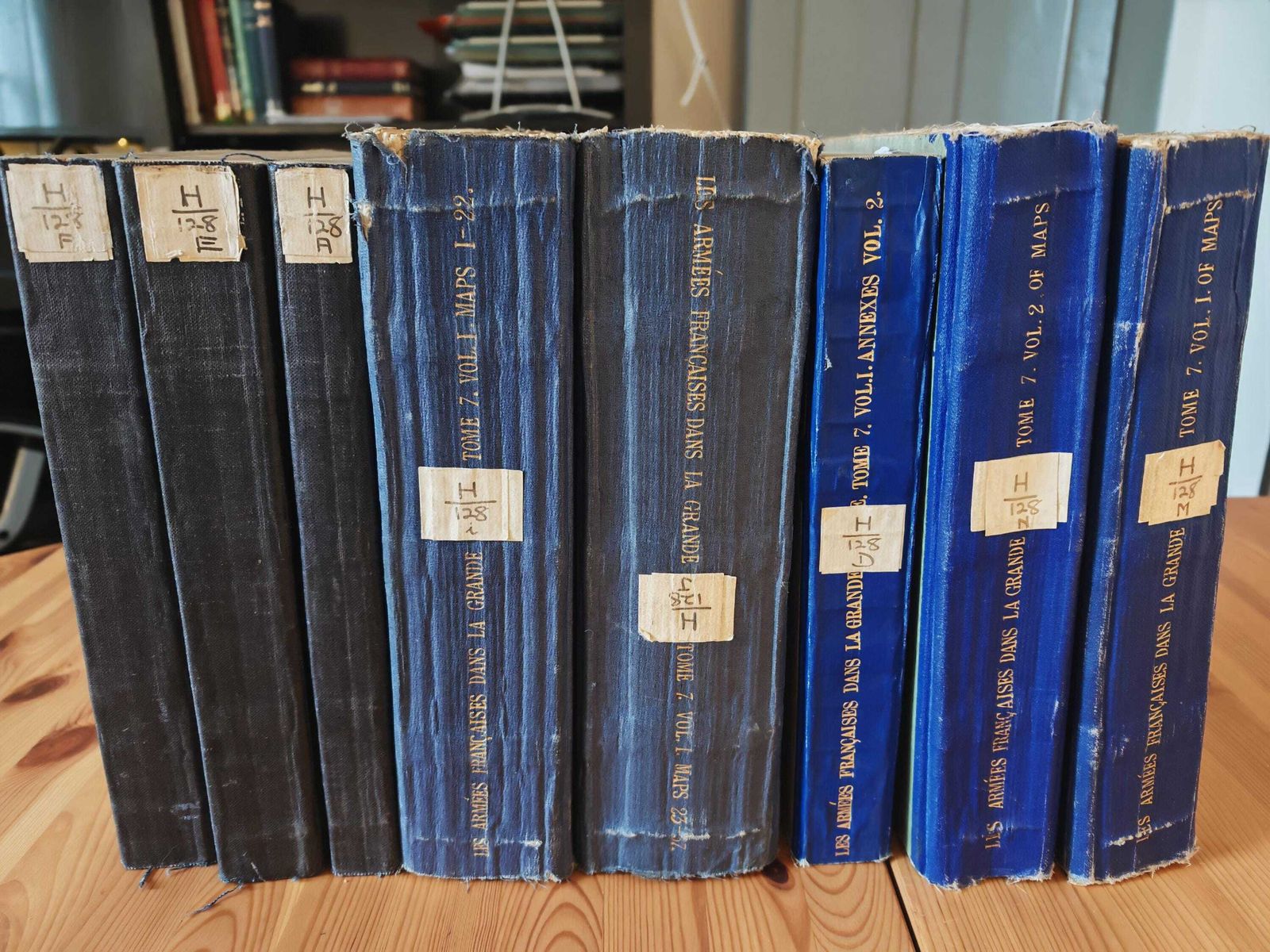 Antique "Les Armees Francaises Dans La Grande Guerre"   Tome VII  Volume I   Full Set (Book, Annexes & Maps) Very Good Condition   1925 photo furniture