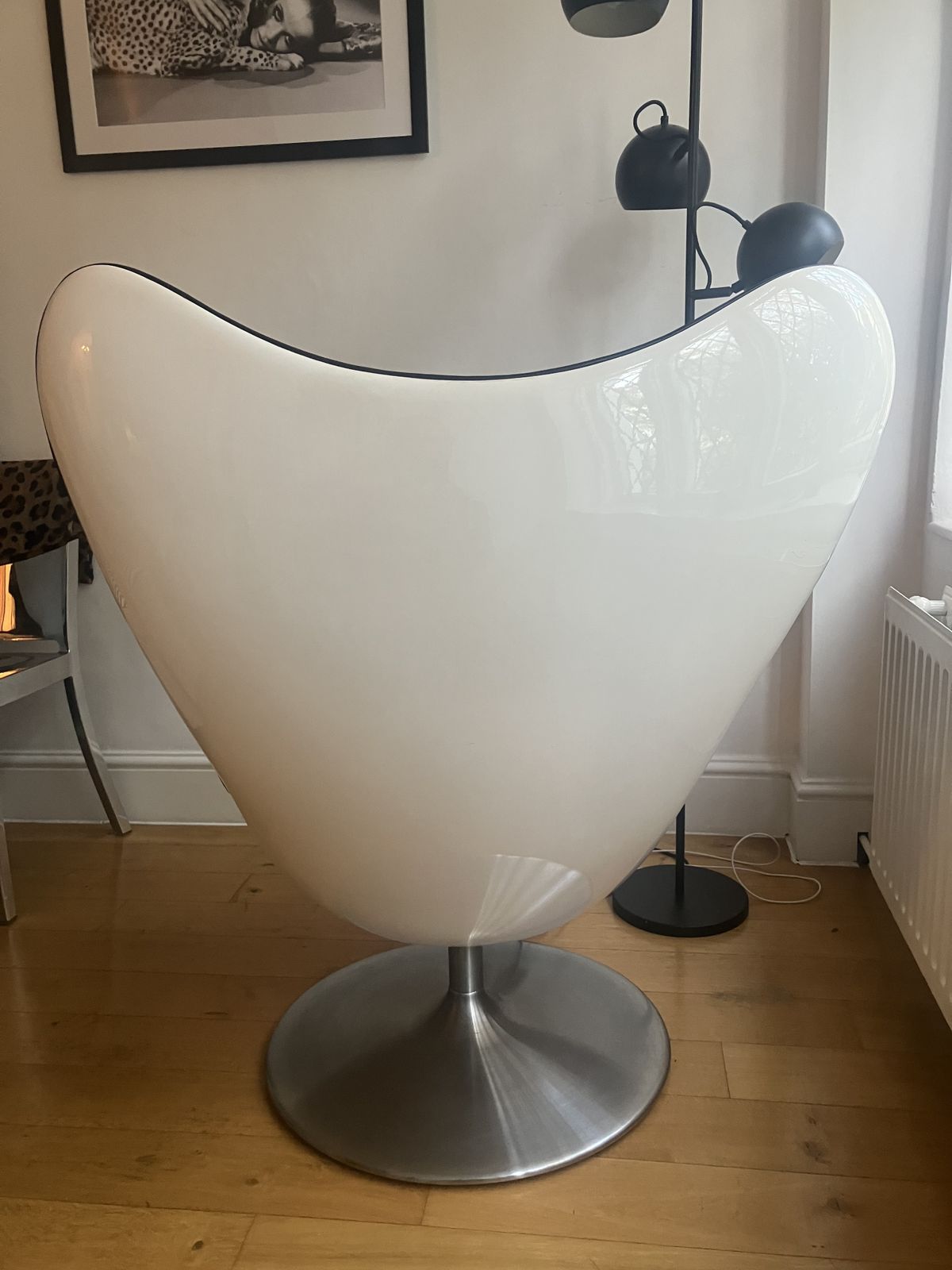 Terence Conran Glove Egg Chair Black Leather/White photo Furniture