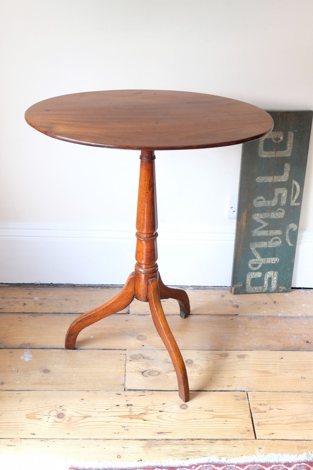 Antique Flame Mahogany Oval Wine Table — George III (C.1790) photo 630.0