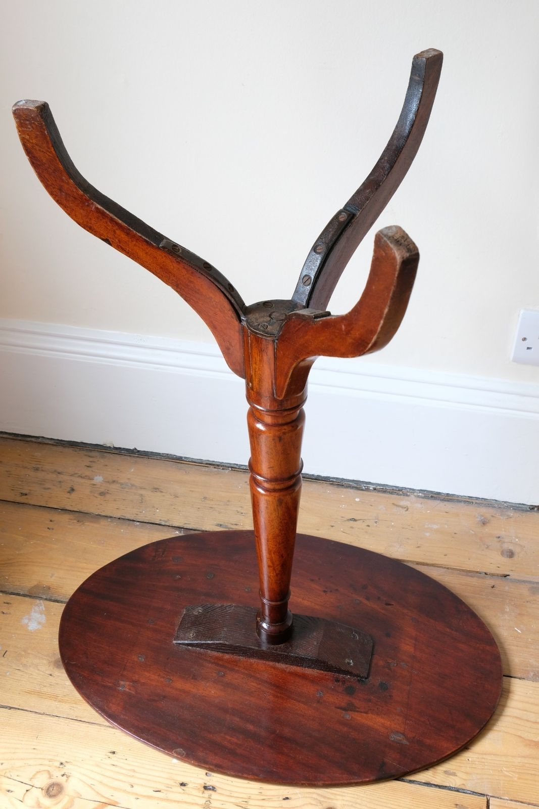 Furniture Antique Flame Mahogany Oval Wine Table — George III (C.1790) photo