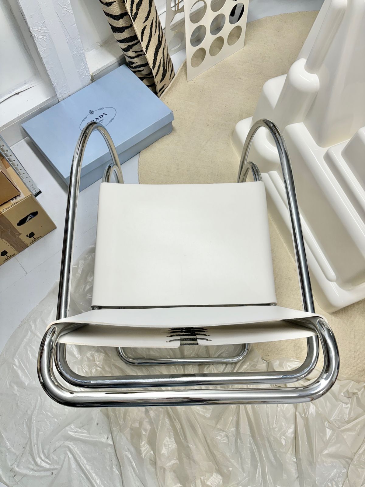 Set Of 2 Mies Van Der Rohe Mr20 Chairs In Original White Leather photo vintage