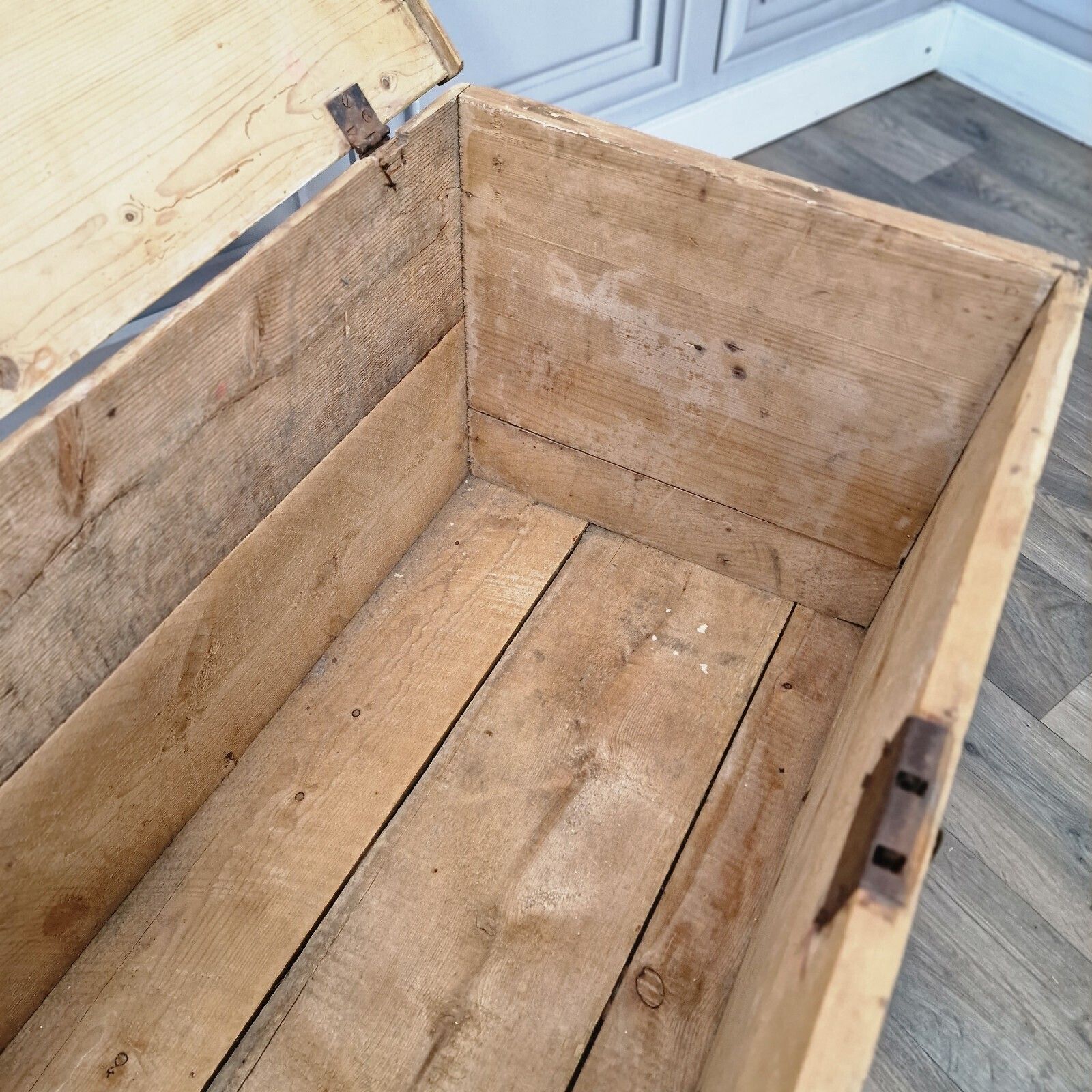 photo vinterior Antique Pine Trunk Chest Victorian Solid Wood Old Blanket Box Coffee Table