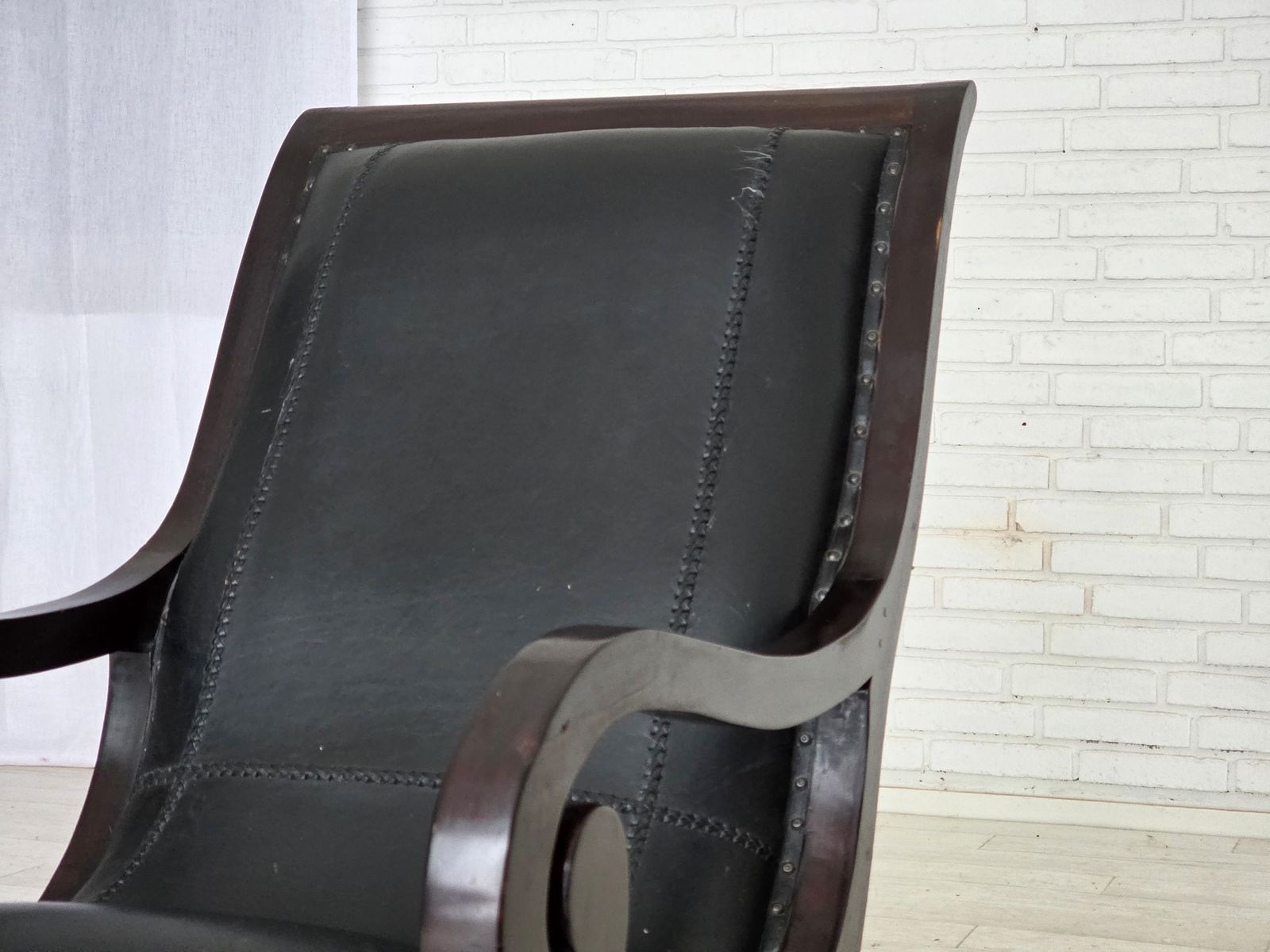 Vintage Fauteuil Met Voetenbank, Ca. Jaren 1970, Zwart Meubelleer. photo buy