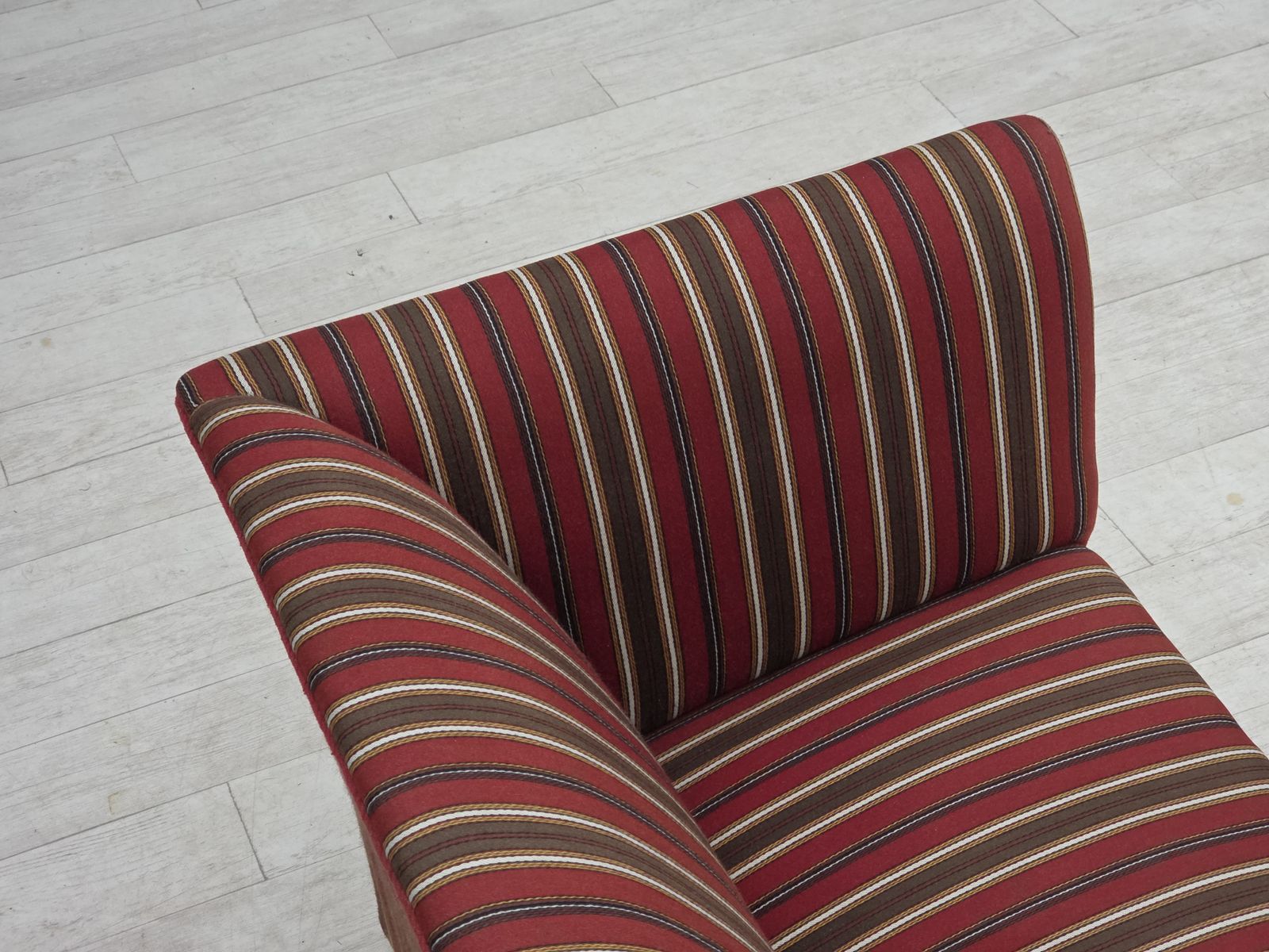 photo vinterior 1960s, Danish 2 Seater Sofa, Striped Red/Multicolor Furniture Wool.