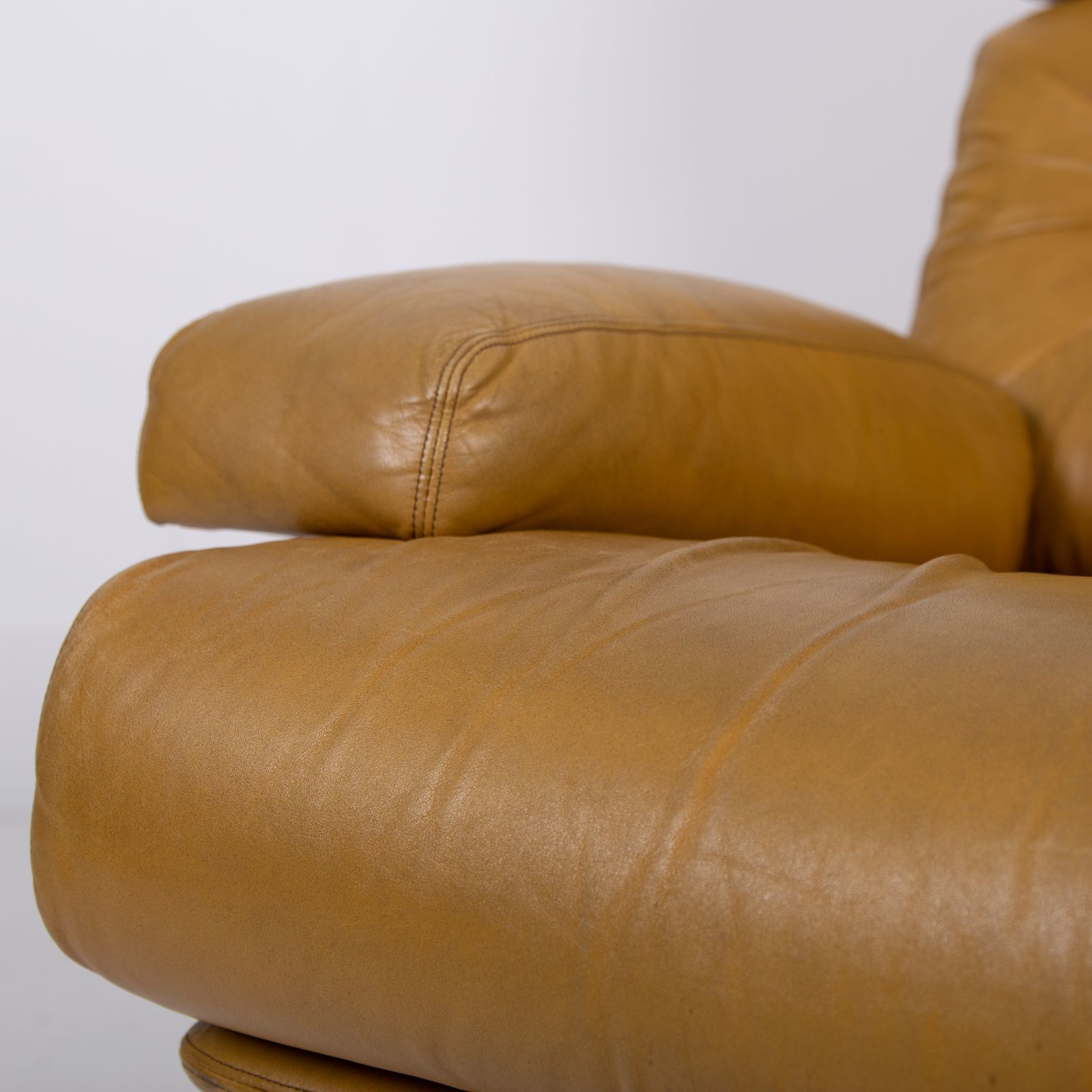 photo furniture Mid Century Swivel Leather Armchair Tetrad Nucleus C1970