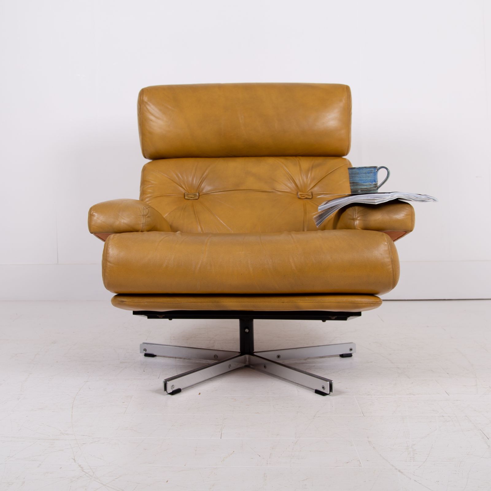 985.0 Mid Century Swivel Leather Armchair Tetrad Nucleus C1970 photo