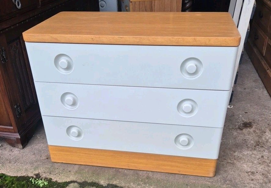 photo vintage Retro/Vintage/ Mid Centurystag 3 Drawer Chest Of Drawers