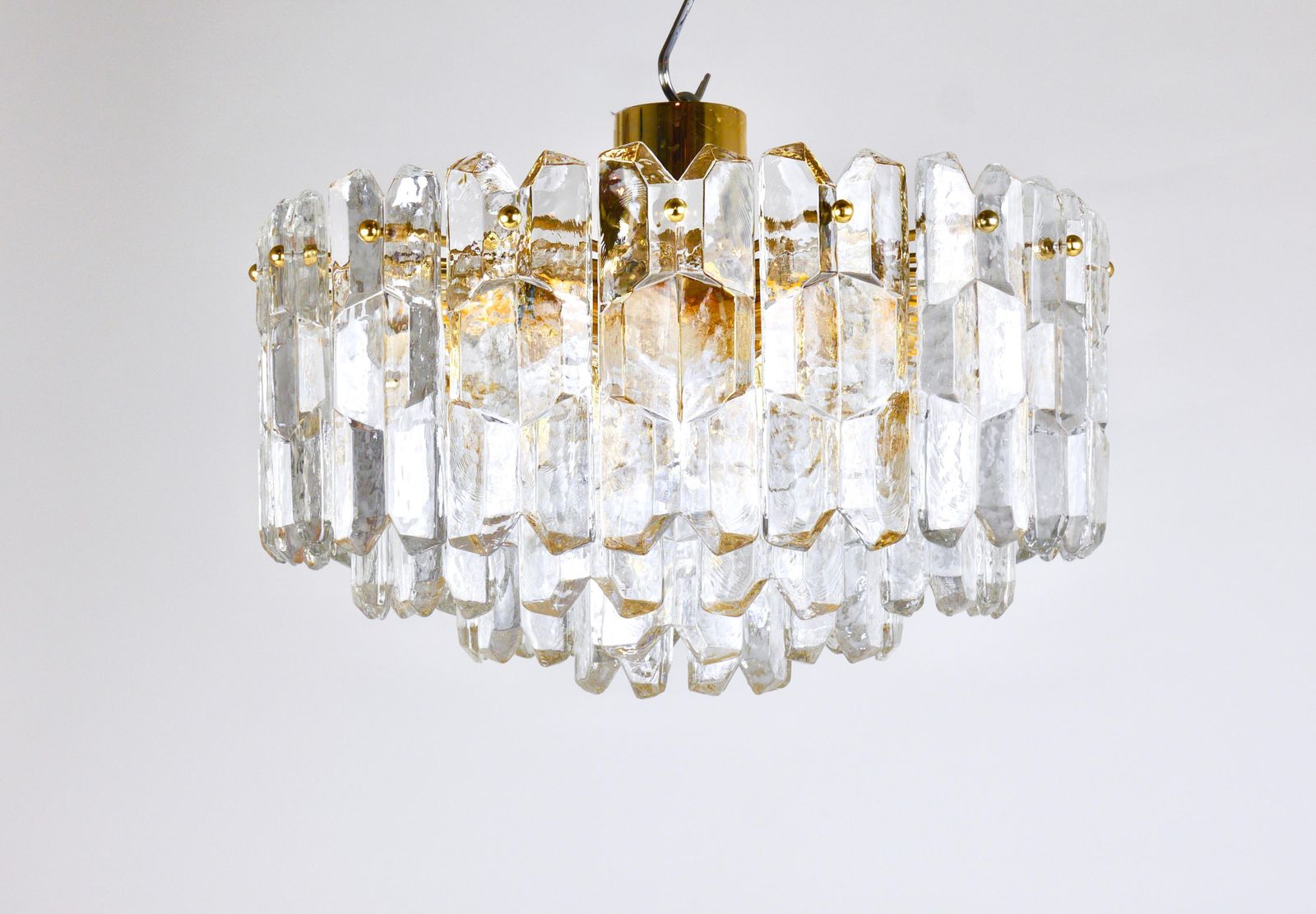 photo vintage Huge J.T. Kalmar Palazzo Gilt Brass & Glass Chandelier Flush Mount, 1950s