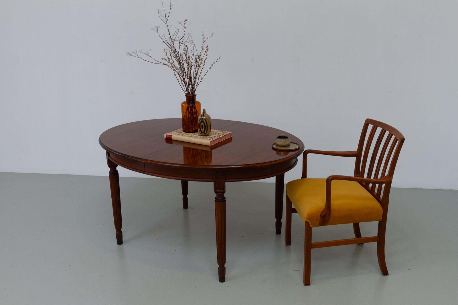 photo vintage Danish Hepplewhite Oval Mahogany Dining Table By Farre Møbelfabrik, 1970s.