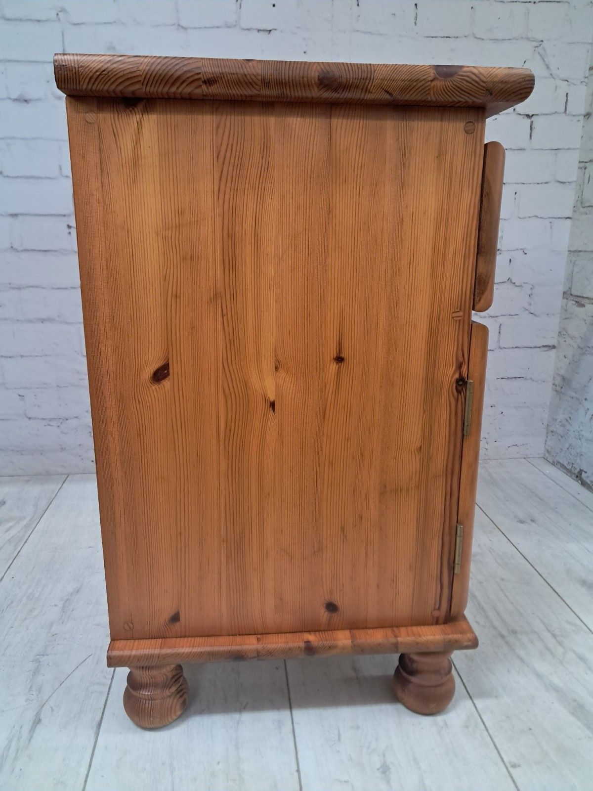 Solid Pine Country Bedside Table Cabinet Vintage Bedside Cupboard 1980 photo 195.0