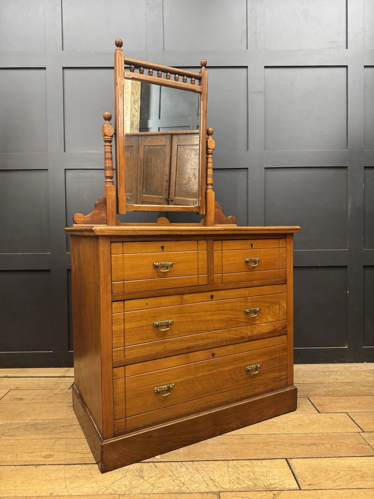 Antique Walnut Chest Of Drawers By Maple & Co \ Edwardian Dressing Table