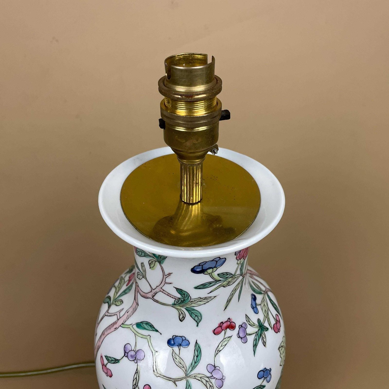 Oriental Ceramic Lamp White Hand Painted Floral Vintage Porcelain Table Classic Chinoiserie Ornate Pattern Wood Base Antique Chinese Vase photo 129.0