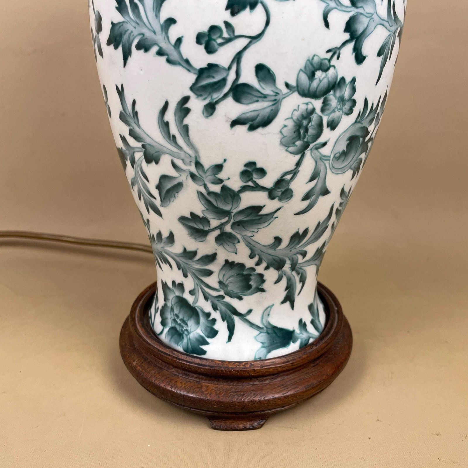 Oriental Ceramic Lamp White Hand Painted Floral Vintage Porcelain Table Classic Chinoiserie Ornate Pattern Wood Base Antique Chinese Vase photo for sale