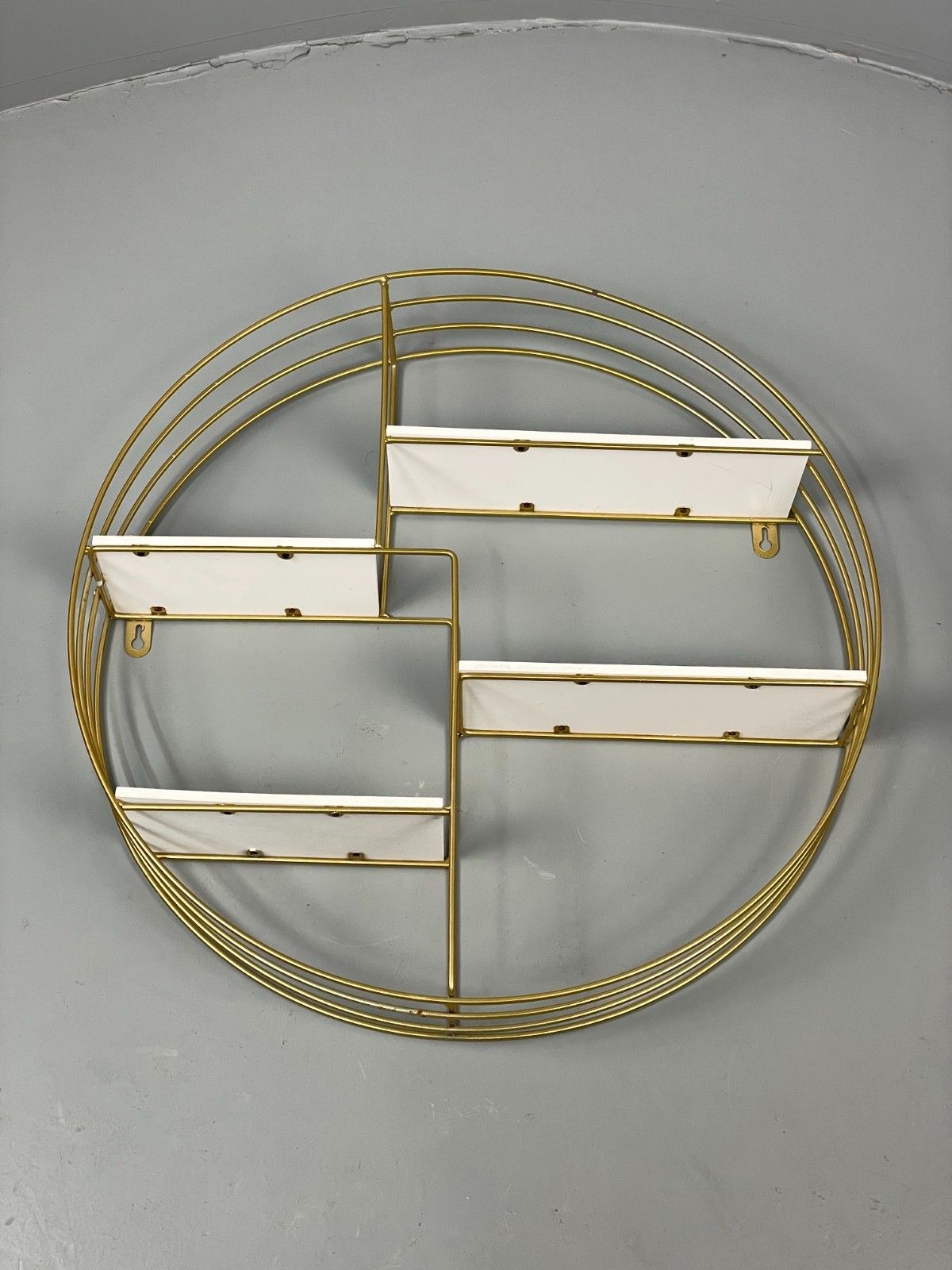 photo furniture Vintage 1960s Round Shelving Wall Mounted Gold & White Wire Framed Eb11491 Mwoo