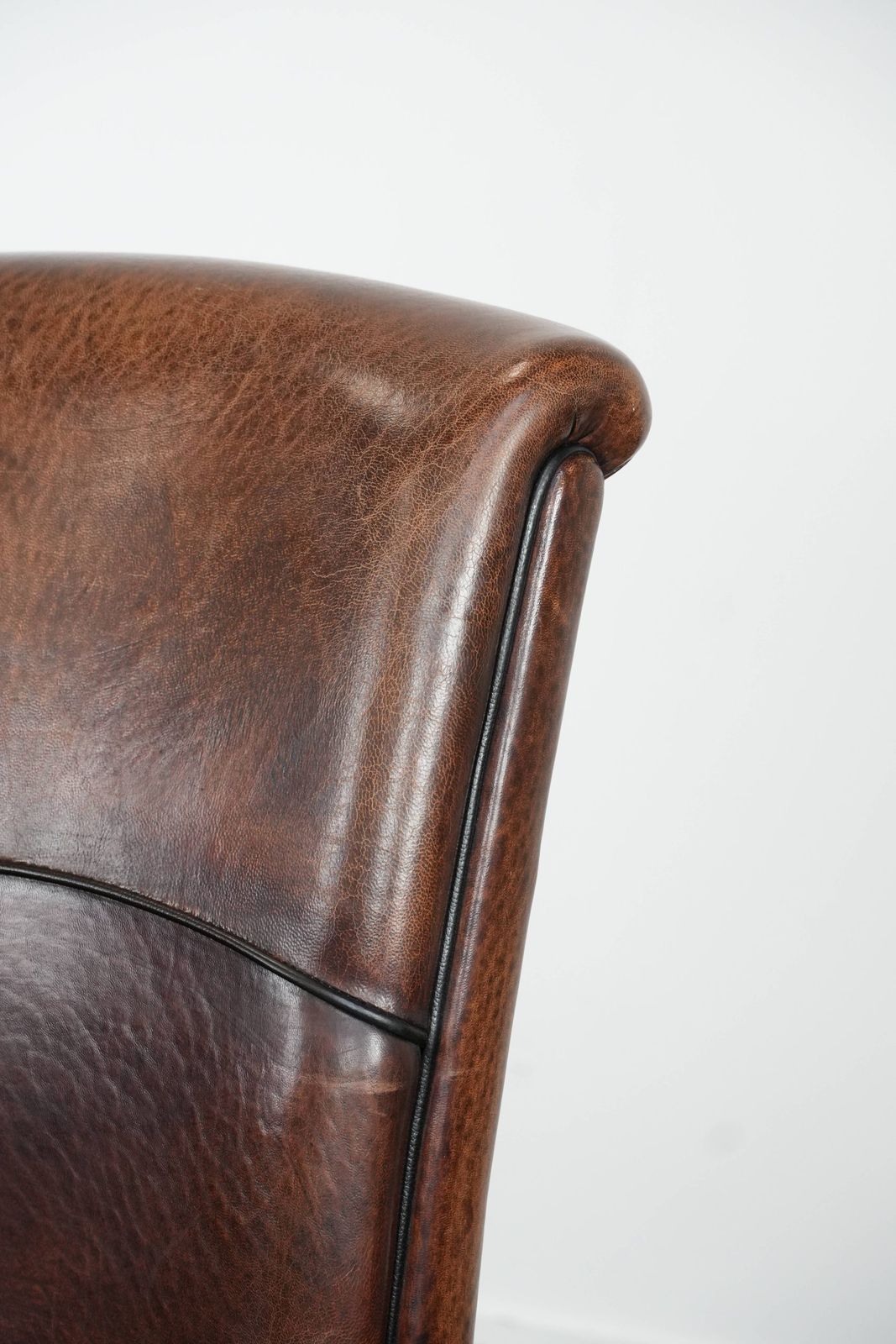 Meubels Set Van 2 Schapenvachten Eetkamerstoelen Met Karakter En Warme Kleuren photo