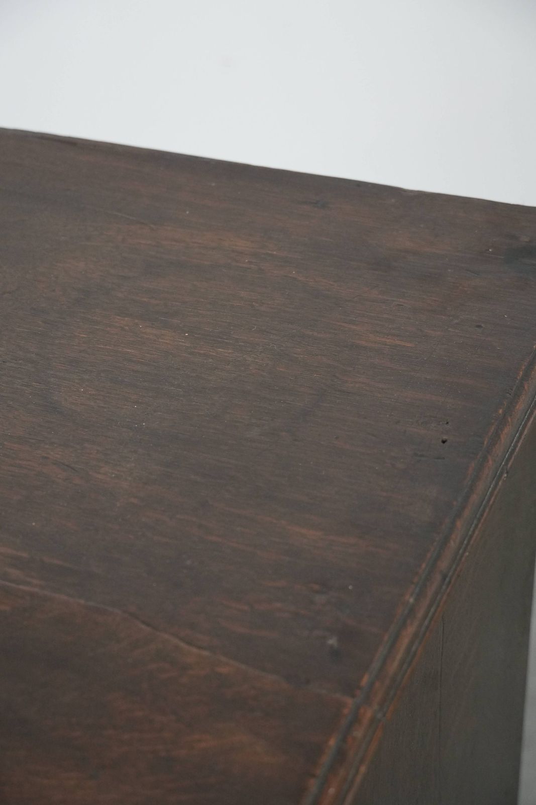 photo for sale Subtle English Antique Oak Chest Of Drawers From The 18th Century In A Nice Modest Size With A Beautiful Patina