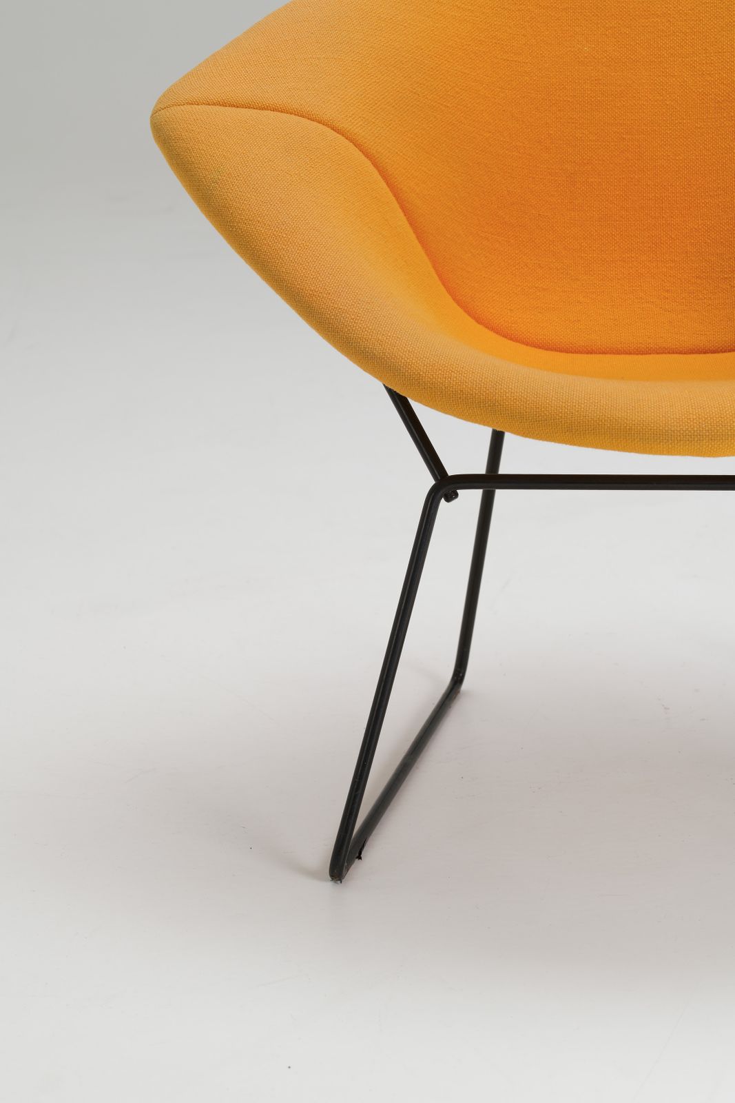 1150.0 Diamond Chair – Yellow Upholstery   Harry Bertoia photo
