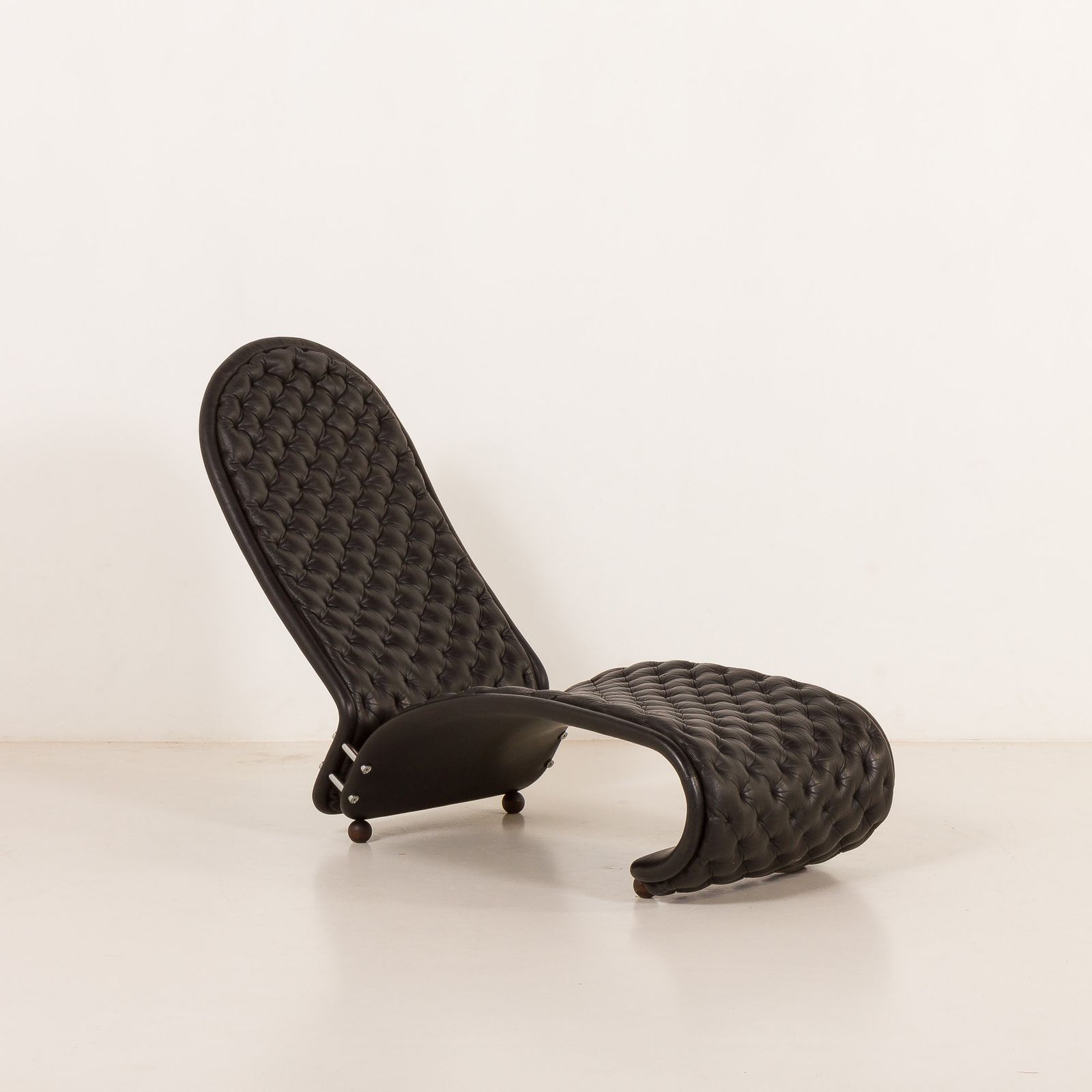Verner Panton Black Leather Chaise Longue For Fritz Hansen, 1970s photo 5123.0