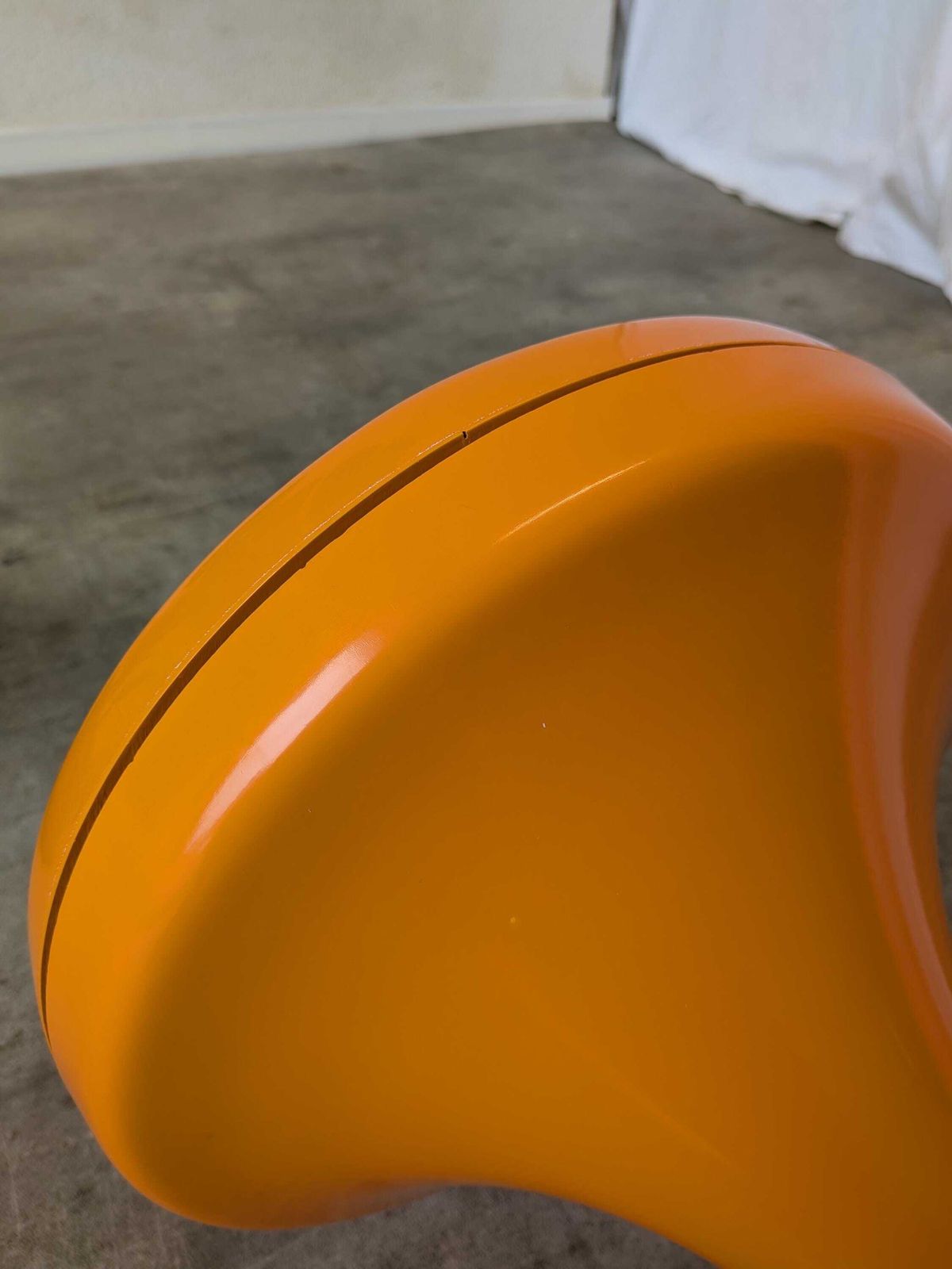 photo vintage Orange Vintage Mushroom Stool “Jurček” By Meblo, 1960s – Space Age Retro