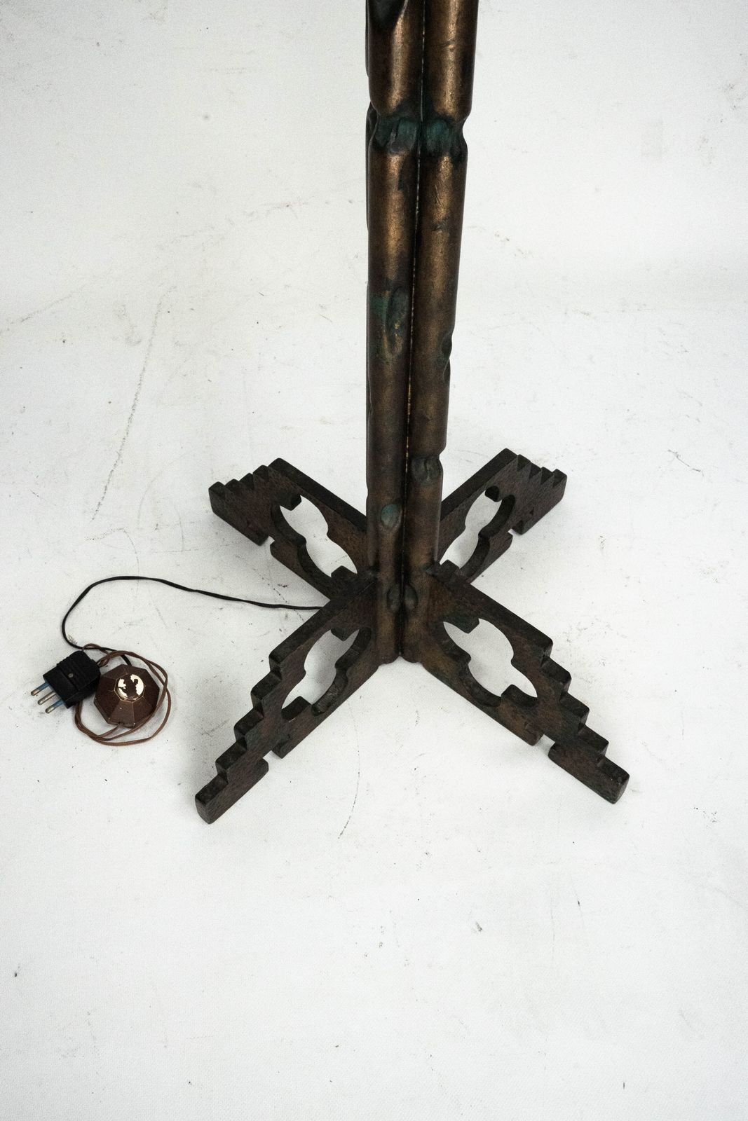 Rare Italian Brutalist Floor Lamp By Longobard. Italy 1970s photo vinterior