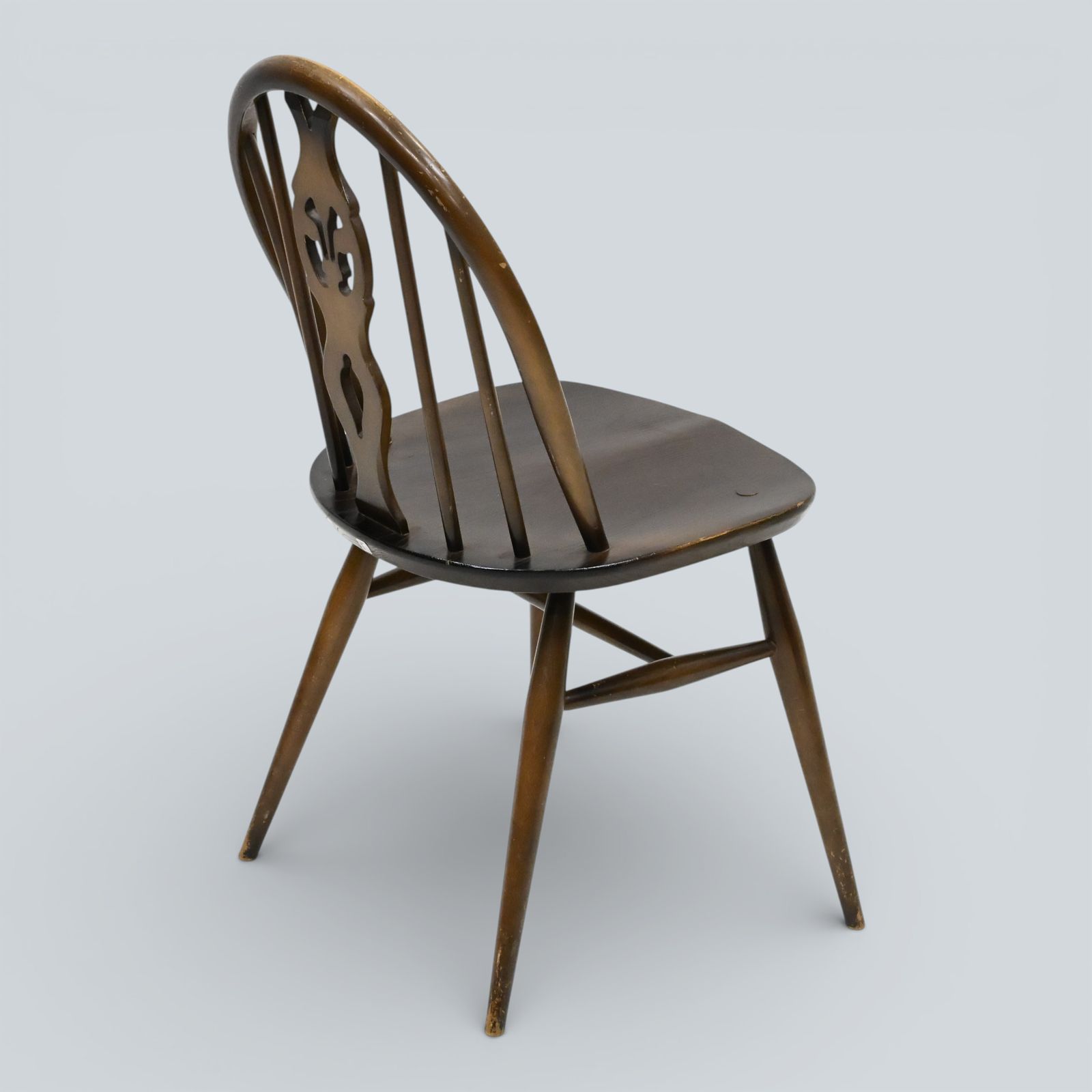 photo furniture 6 Ercol Windsor Bow Back Dining Chairs Fleur De Lis Carving Free Uk Delivery*