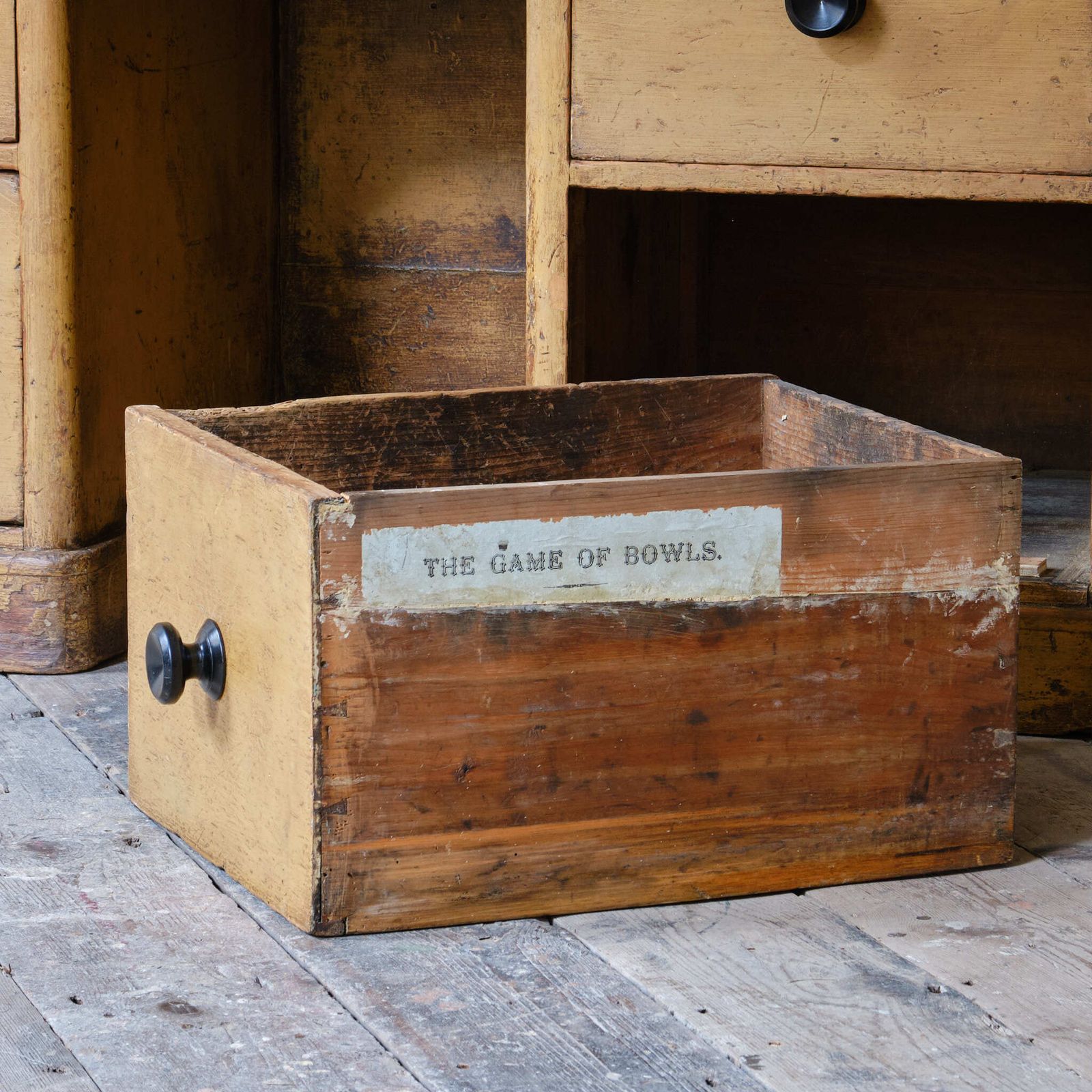 photo vinterior 19th Century Painted Pine Dog Kennel Dresser