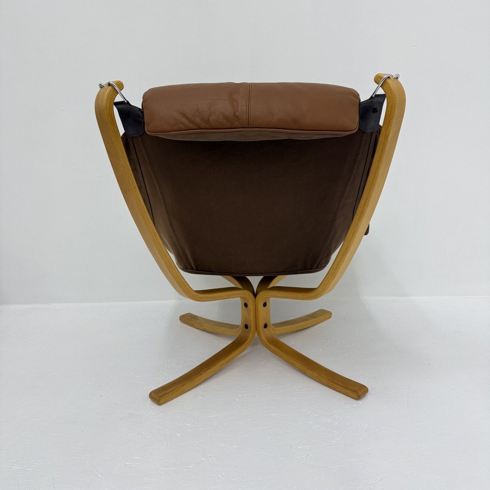 1353.0 Falcon Leather Lounge Chair By Sigurd Ressel For Vatne Møbler, 1970s photo
