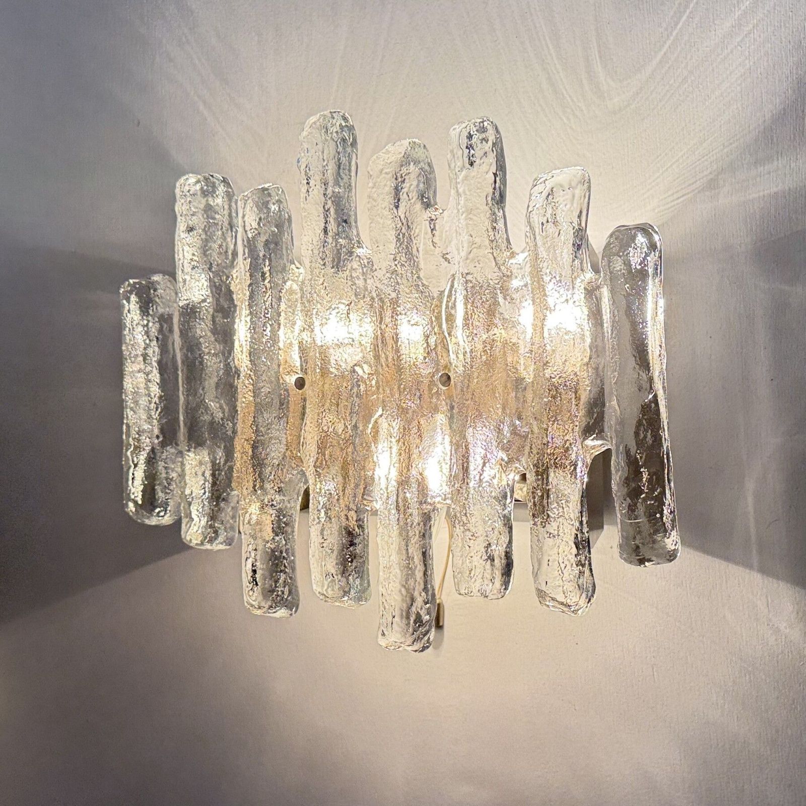 Wandlampen In Murano Ijsglas En Metaal Van J.T. Kalmar Voor Kalmar, Jaren 1960 photo furniture