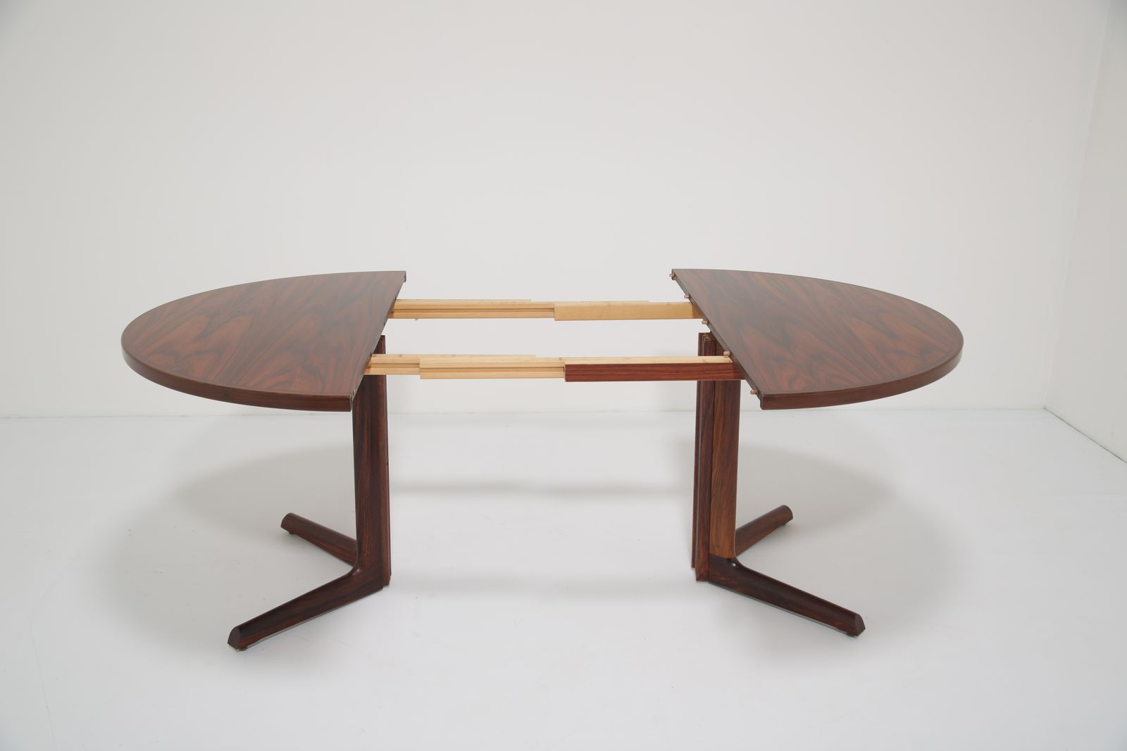 Gudme Møbelfabrik Oval Extending Dining Table: In Highly Figured Rosewood On Pedestal Base, Denmark, 1960s. photo 4200.0