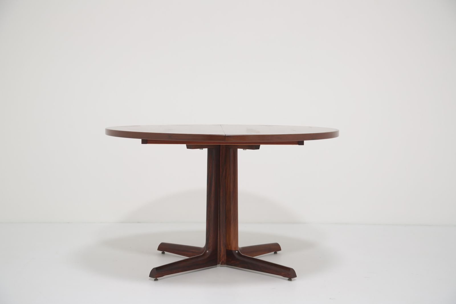 4200.0 Gudme Møbelfabrik Oval Extending Dining Table: In Highly Figured Rosewood On Pedestal Base, Denmark, 1960s. photo
