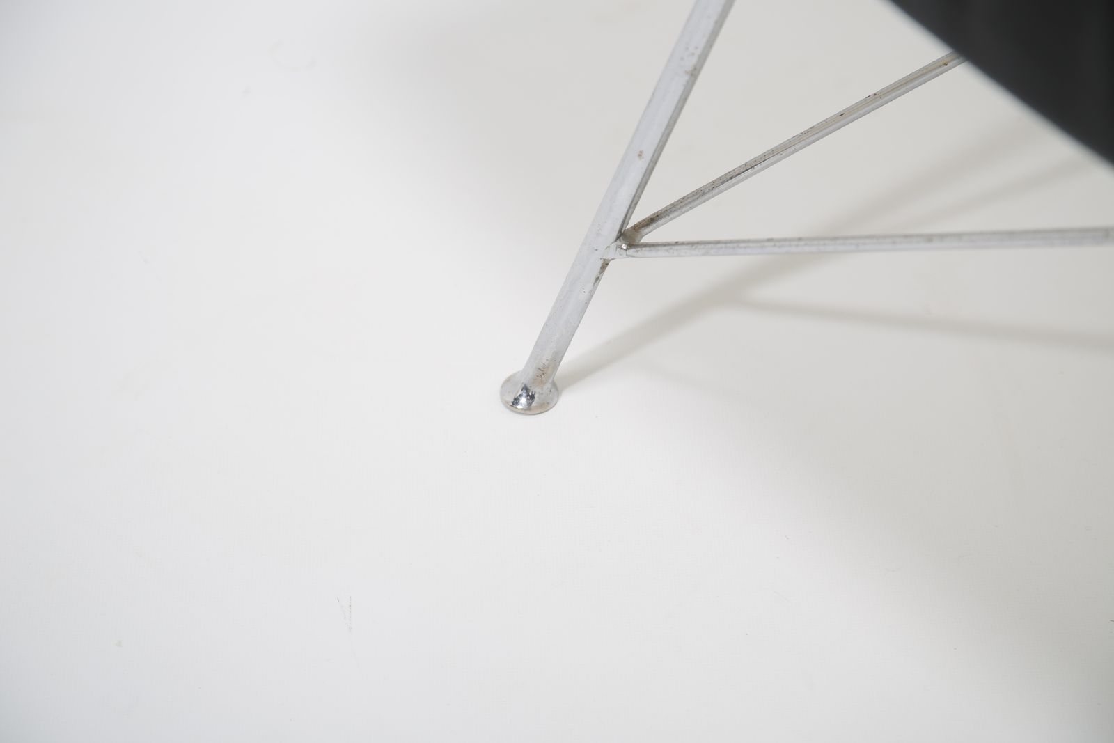 photo buy Iconic Black Leather And Fiberglass Lounge Chair 'Coconut' By George Nelson For Vitra
