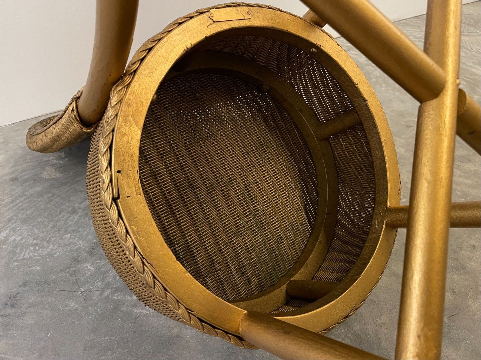 photo vintage Vintage Circa 1930s Lloyd Loom Original Gold Painted Occasional Dining Chair