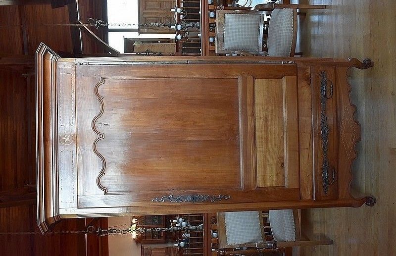 Louis XV Charentaise Bonnet In Cherry 19th