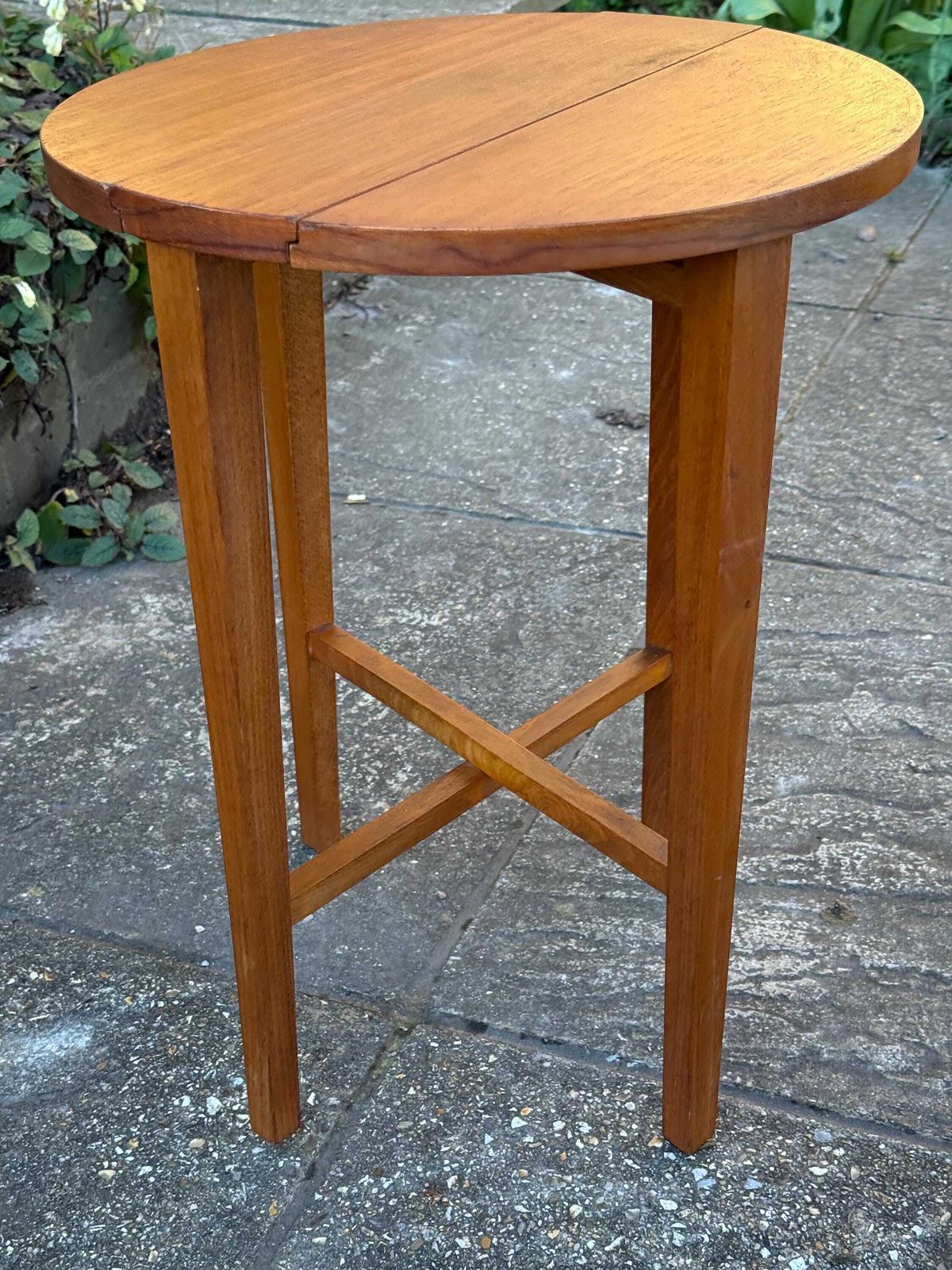 Vintage Retro Scandinavian Style Folding Side Table – Retro Teak Effect Mid Century Table (8) photo vintage