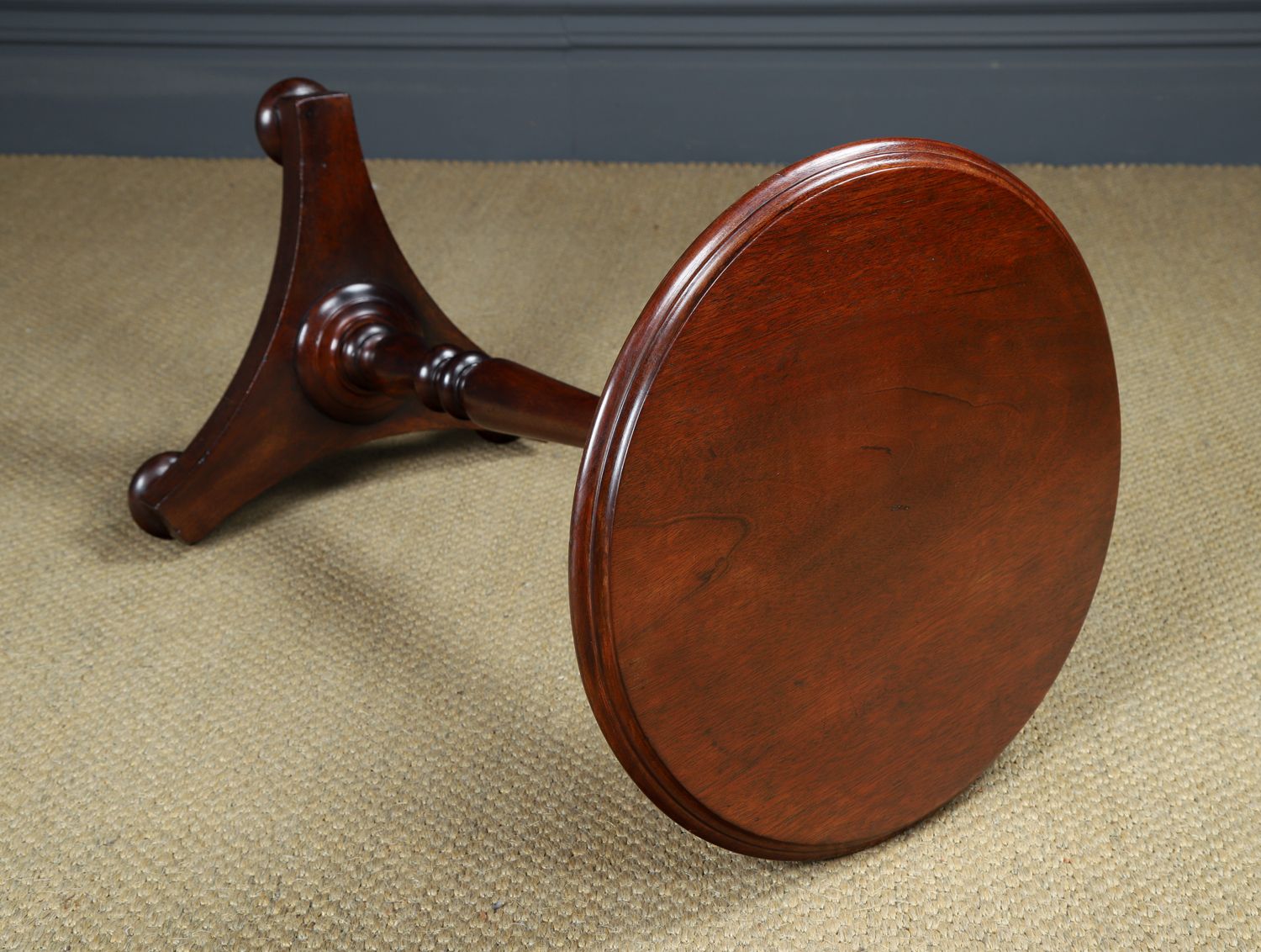 590.0 Small Antique English William IV Mahogany Circular Round Wine / Centre / Occasional / Lamp Pedestal Table (Circa 1835) photo