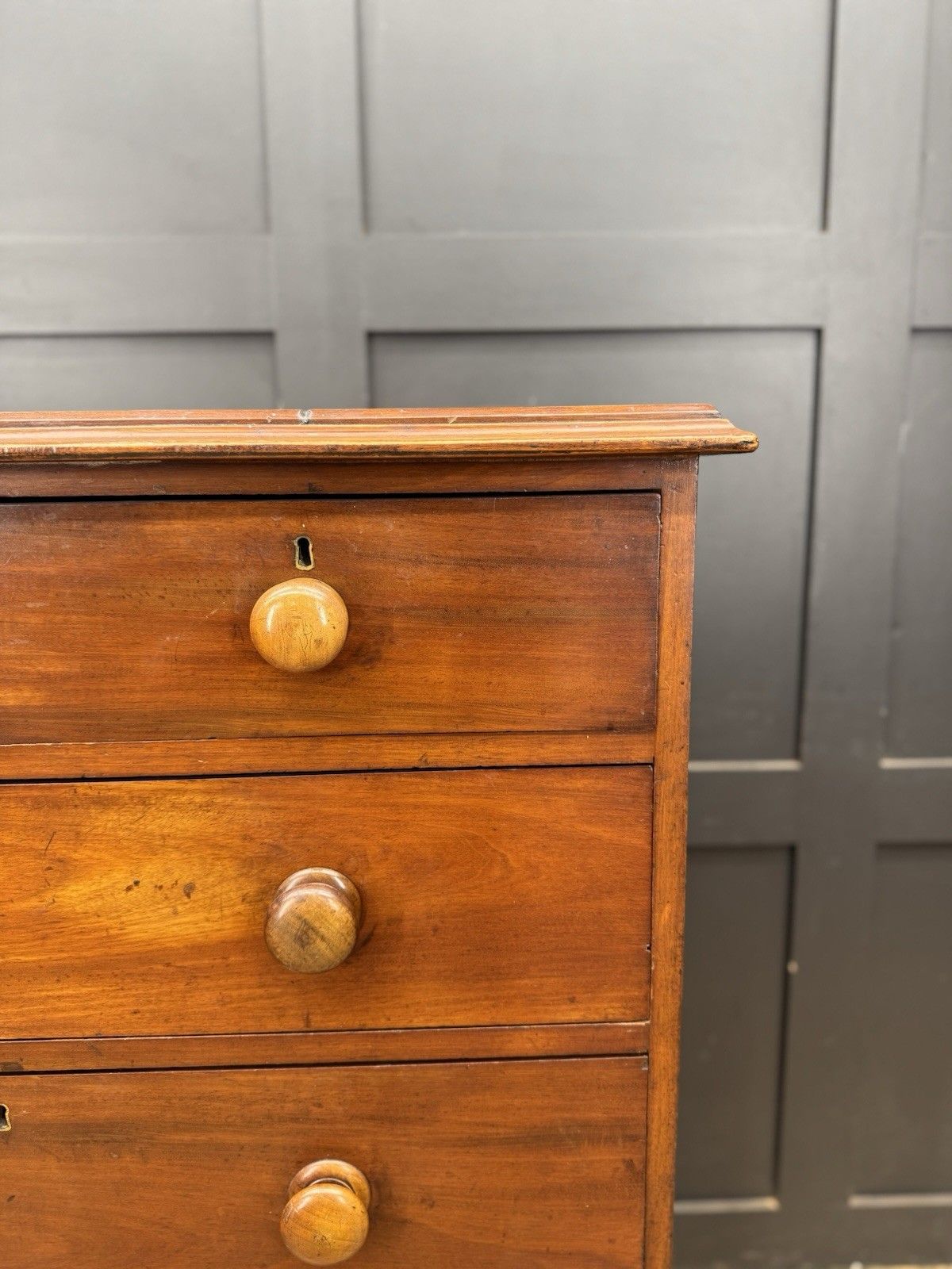 Furniture Victorian Mahogany Chest Of Drawers On Bun Feet photo