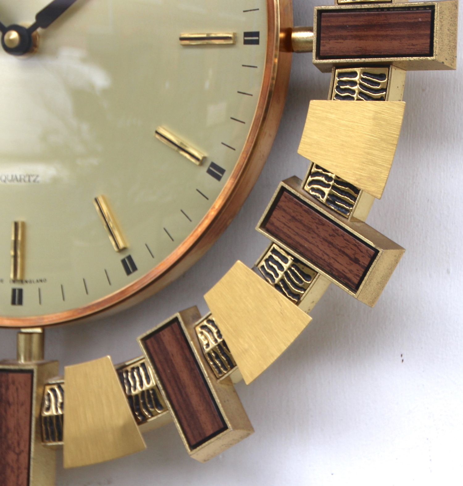 1970s British Sunburst/Kitsch Lounge Vintage Wall Clock. Fully Guaranteed. London Timepiece. photo vinterior