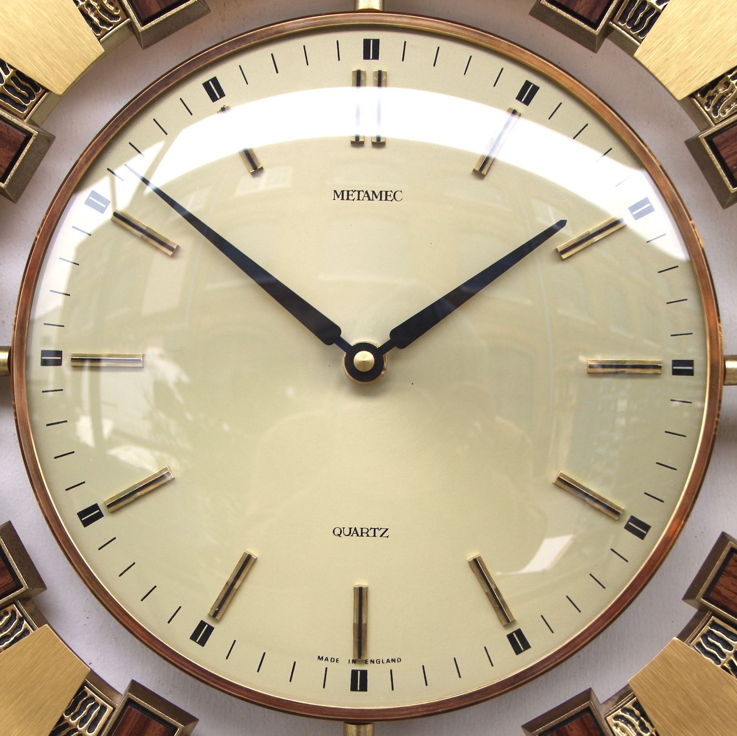 photo vinterior 1970s British Sunburst/Kitsch Lounge Vintage Wall Clock. Fully Guaranteed. London Timepiece.