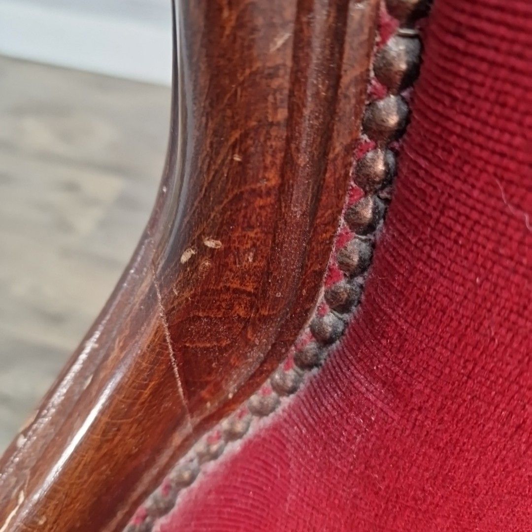 photo furniture Antique Style Slipper Chair Spoon Button Back Red Upholstery Victorian Bedroom