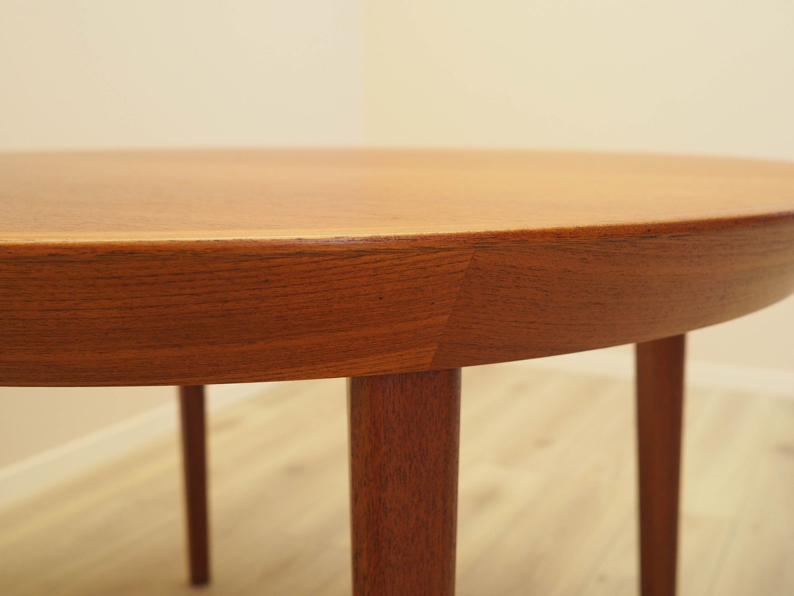 photo furniture Round Teak Table, Danish Design, 1960s, Manufacturer: Gudme Møbelfabrik, Designer: Ole Hald