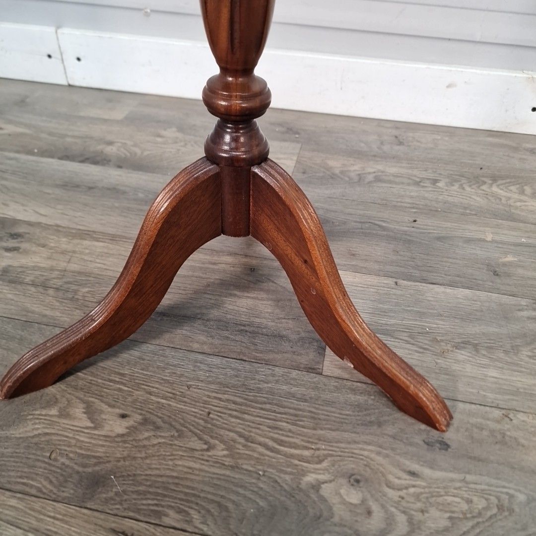 photo furniture Vintage Side Wine Table Red Faux Leather Top Tripod Retro Antique Style
