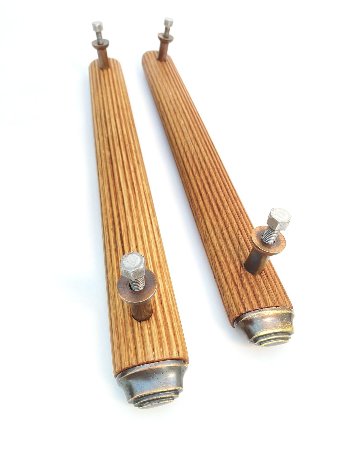 photo vintage 1st Batch Of Early 20th Century 1900 30s English Oak Copper And Brass  Door Handles                                                                                             Per Pair