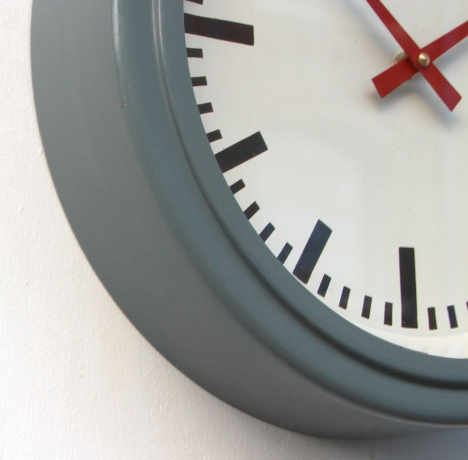 1960s West German Vintage Factory Wall Clock. Fully Guaranteed. London Timepiece. photo vinterior
