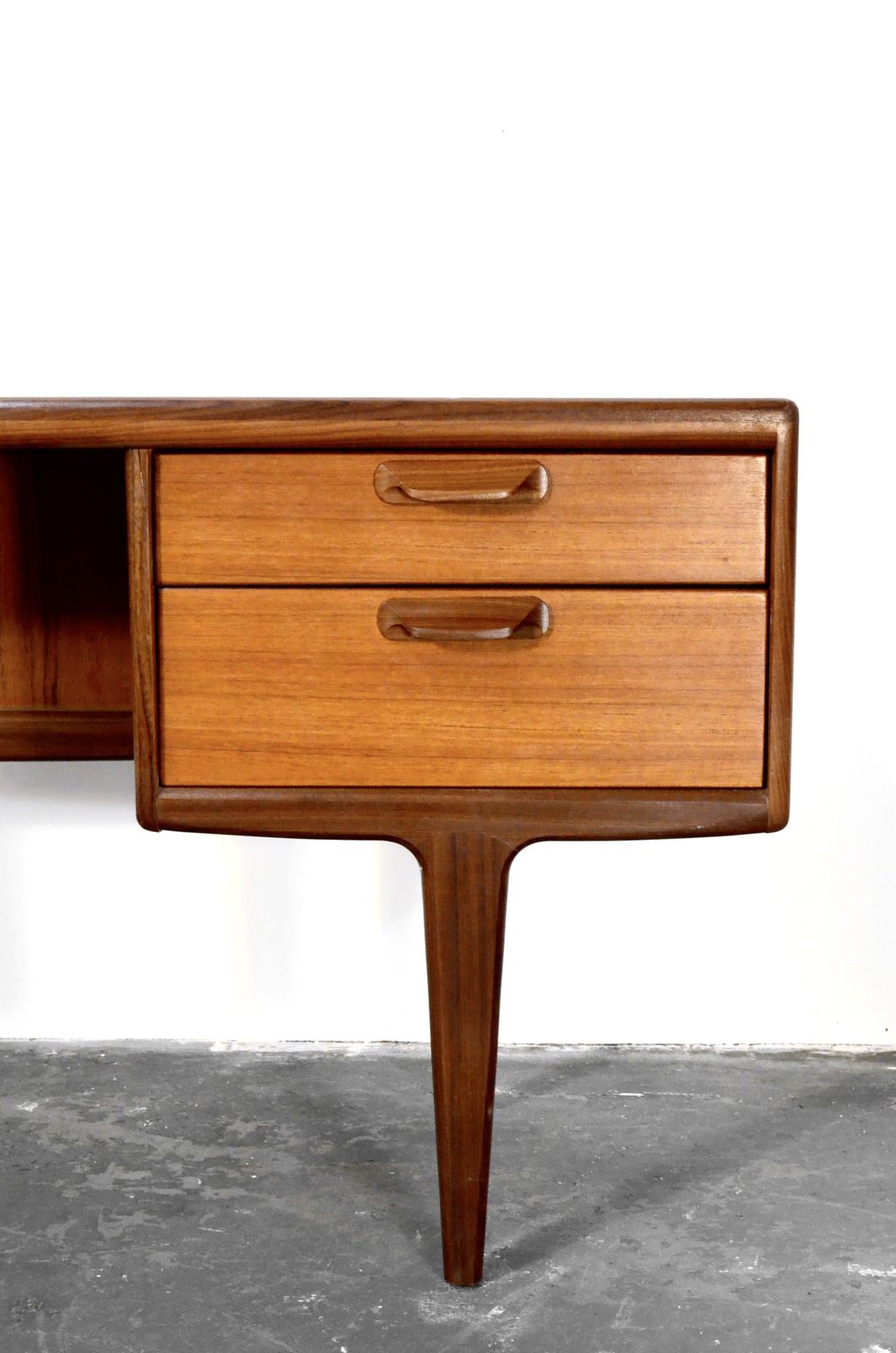 photo furniture Vintage Midcentury Afromosia Desk From A. Younger Of Great Britain. Delivery. Modern / Danish Style.
