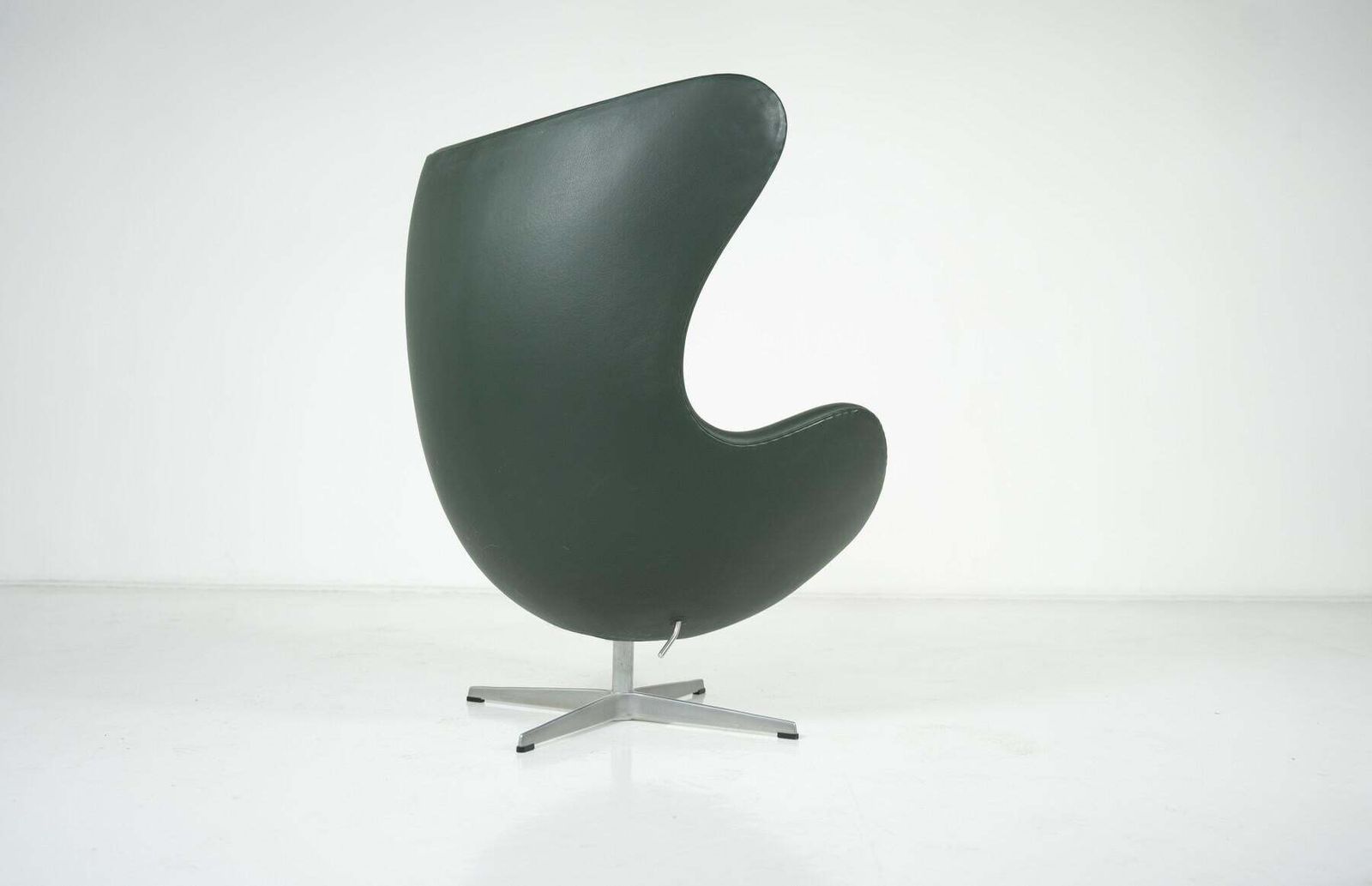 Egg Chair And Ottoman By Arne Jacobsen For Fritz Hansen, 2000s photo furniture
