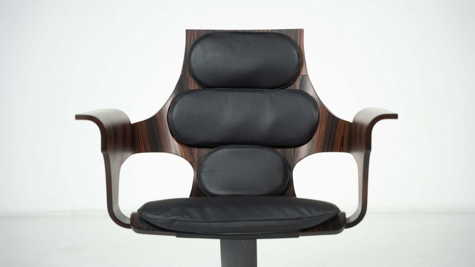 photo for sale Rare Bell Armchair By Joe Colombo For Benini, Italy