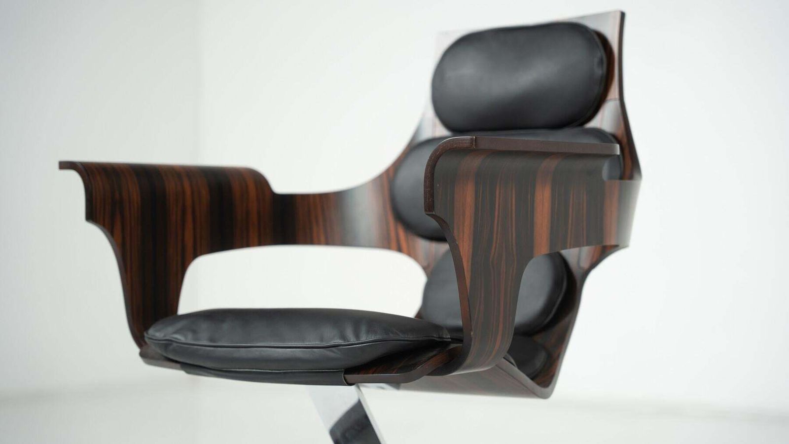 Furniture Rare Bell Armchair By Joe Colombo For Benini, Italy photo