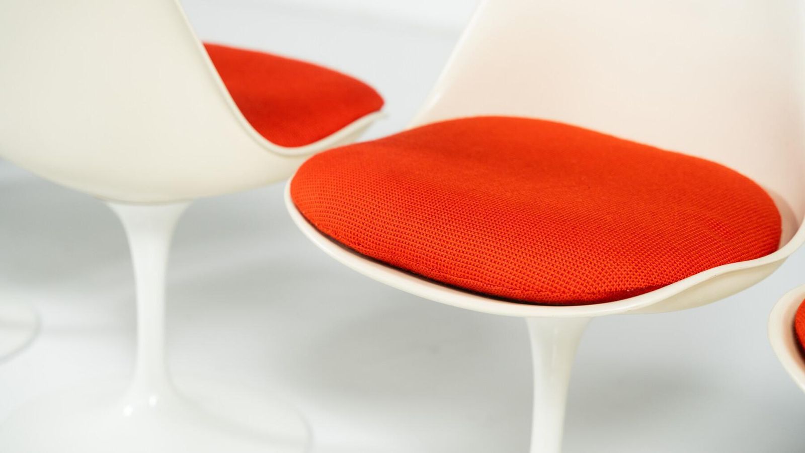 9822.0 Set Of 6 Tulip Chairs By Eero Saarinen For Knoll, 1960s photo