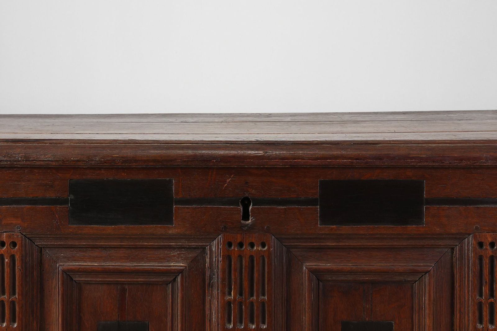 French Oak Storage Trunk Or Linen Chest, 17th Century photo vinterior